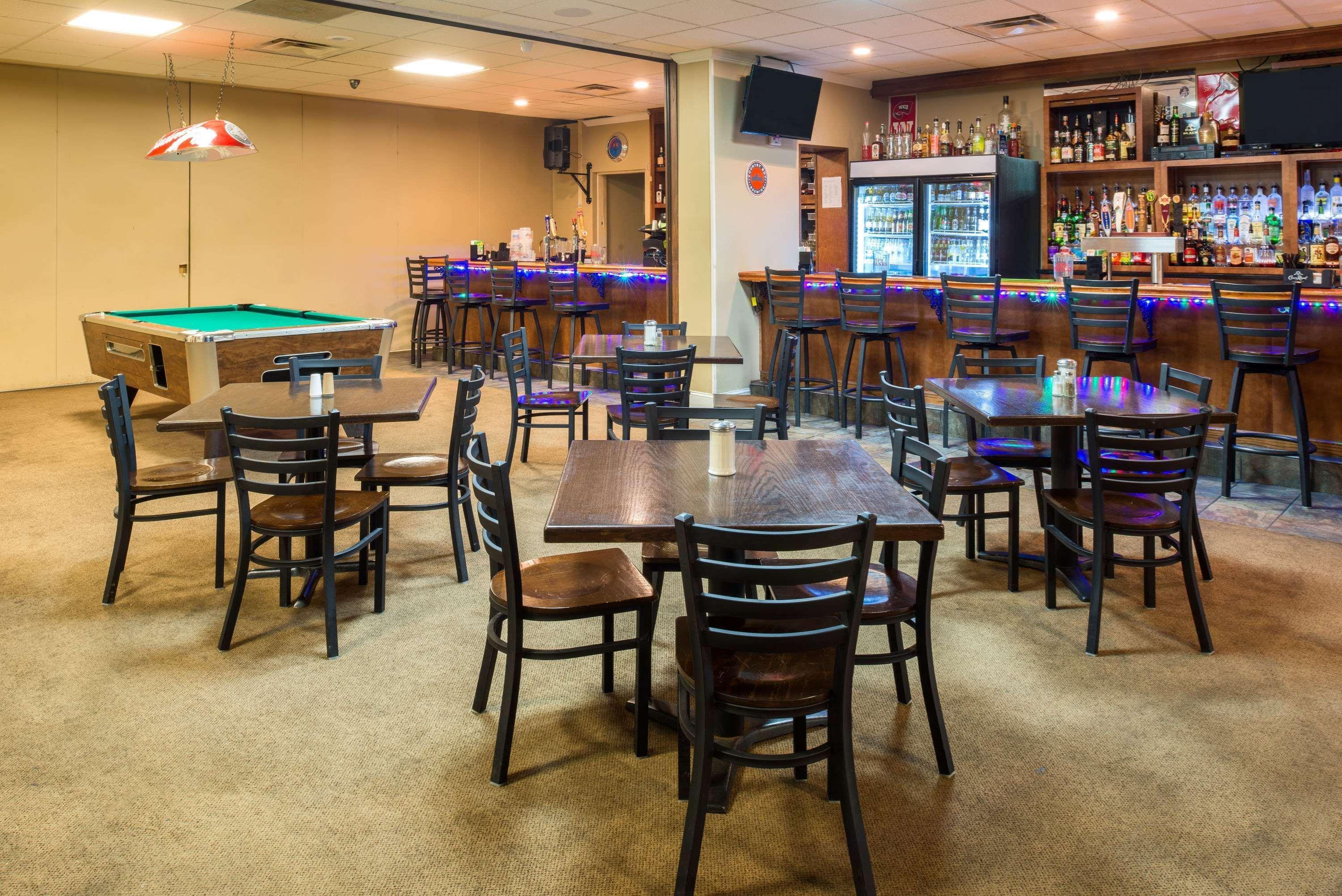 Hotel Ramada By Wyndham Bowling 3*