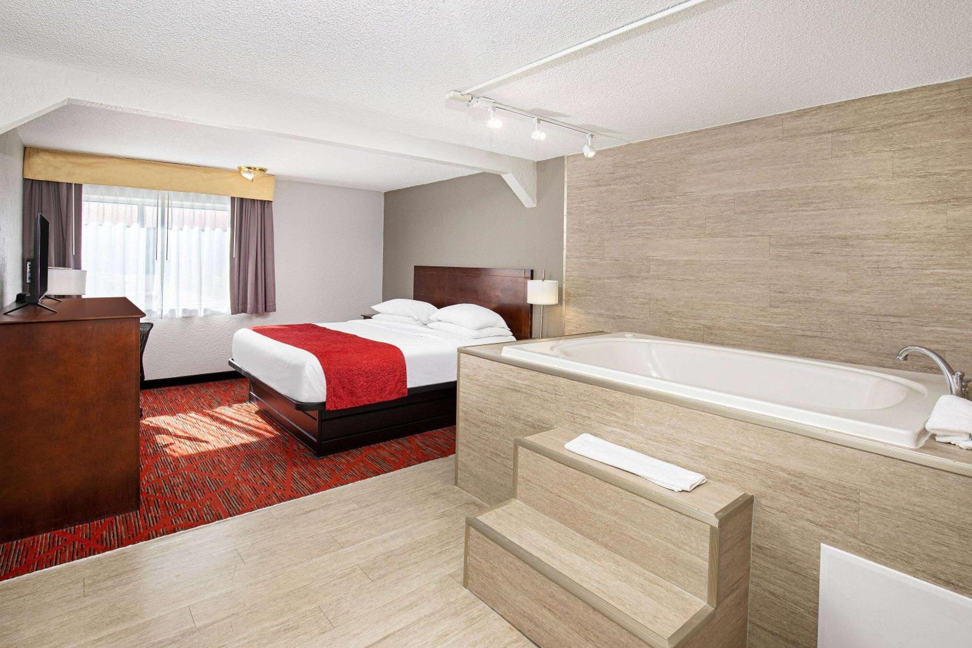 Ramada By Wyndham Bowling Hotel Bowling Green