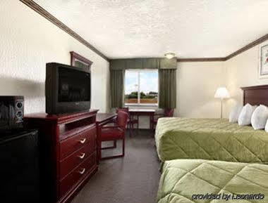 Ramada By Wyndham Bowling Hotel