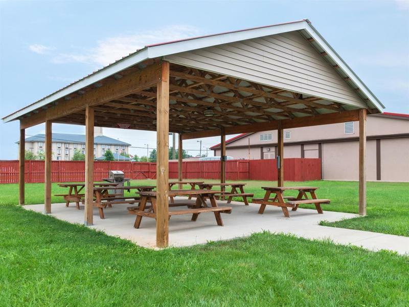 Ramada By Wyndham Bowling 3*