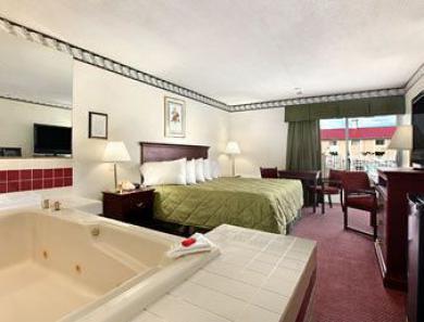 Ramada By Wyndham Bowling Hotel